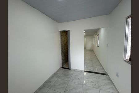 Sala de casa para alugar com 1 quarto, 20m² em Jardim Sulacap, Rio de Janeiro