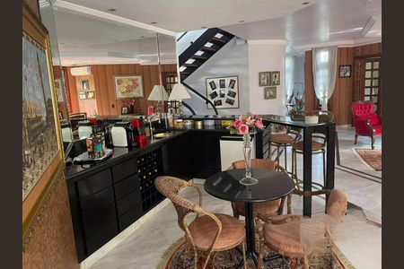 Casa à venda com 580m², 4 quartos e 8 vagas