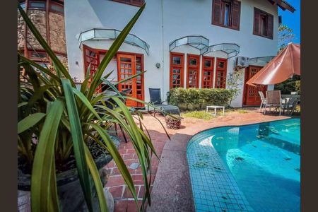 Casa à venda com 580m², 4 quartos e 8 vagas
