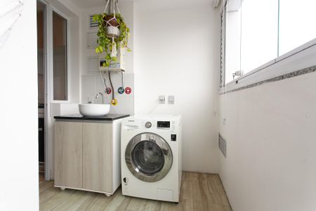 Apartamento para alugar com 57m², 2 quartos e 1 vagaÁrea de Serviço