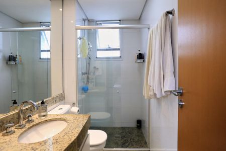 Apartamento à venda com 88m², 3 quartos e 2 vagas Apartamento à venda com 88m², 3 quartos e 2 vagasBanheiro da Suíte