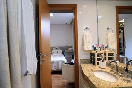 Apartamento à venda com 88m², 3 quartos e 2 vagas Apartamento à venda com 88m², 3 quartos e 2 vagasBanheiro da Suíte