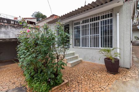 Casa à venda com 220m², 2 quartos e 1 vaga Casa à venda com 220m², 2 quartos e 1 vagaQuintal
