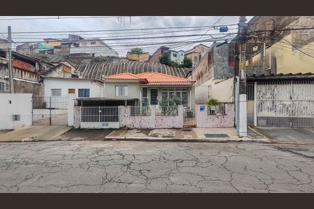 Casa à venda com 220m², 2 quartos e 1 vaga Casa à venda com 220m², 2 quartos e 1 vagaFachada