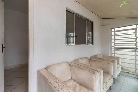 Casa à venda com 220m², 2 quartos e 1 vaga Casa à venda com 220m², 2 quartos e 1 vagaVaranda