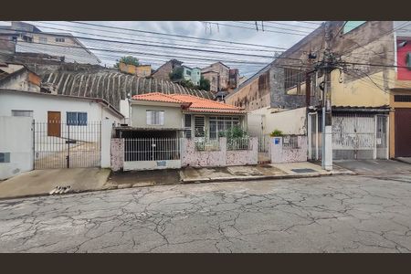 Casa à venda com 220m², 2 quartos e 1 vaga Casa à venda com 220m², 2 quartos e 1 vagaFachada