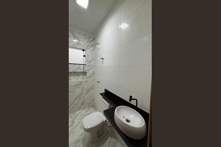 Banheiro da Suíte de casa à venda com 2 quartos, 74m² em Vila Curuçá, Santo André
