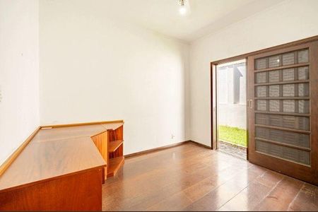 Casa à venda com 253m², 3 quartos e 4 vagas