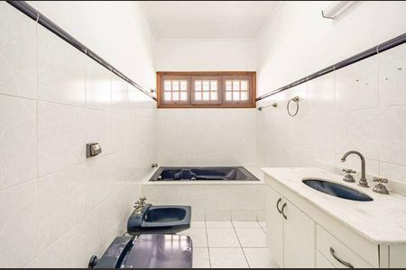 Casa à venda com 253m², 3 quartos e 4 vagas