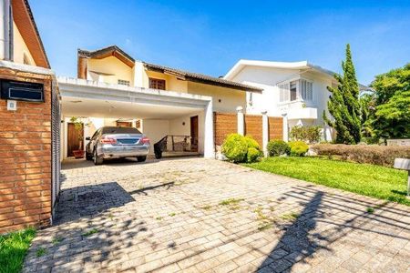 Casa à venda com 253m², 3 quartos e 4 vagas