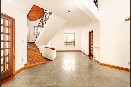 Casa à venda com 253m², 3 quartos e 4 vagas