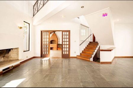 Casa à venda com 253m², 3 quartos e 4 vagas