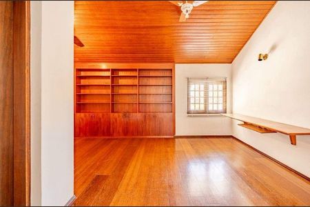 Casa à venda com 253m², 3 quartos e 4 vagas