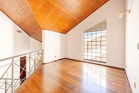 Casa à venda com 253m², 3 quartos e 4 vagas