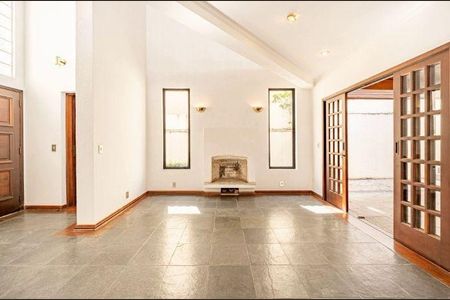 Casa à venda com 253m², 3 quartos e 4 vagas