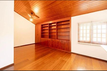 Casa à venda com 253m², 3 quartos e 4 vagas