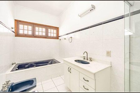 Casa à venda com 253m², 3 quartos e 4 vagas