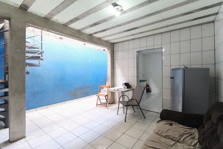 Casa para alugar com 250m², 2 quartos e 2 vagas Casa para alugar com 250m², 2 quartos e 2 vagasQuintal
