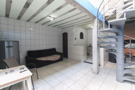 Casa para alugar com 250m², 2 quartos e 2 vagas Casa para alugar com 250m², 2 quartos e 2 vagasQuintal