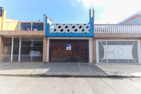 Casa para alugar com 250m², 2 quartos e 2 vagas Casa para alugar com 250m², 2 quartos e 2 vagasFachada
