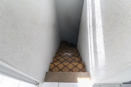 Casa para alugar com 250m², 2 quartos e 2 vagas Casa para alugar com 250m², 2 quartos e 2 vagasEscada