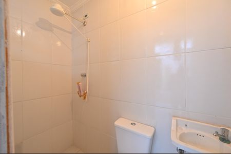Casa para alugar com 100m², 2 quartos e 2 vagasBanheiro de serviço