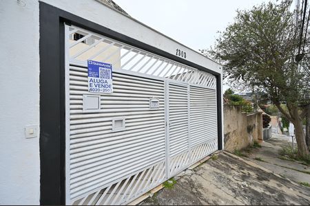 Casa para alugar com 100m², 2 quartos e 2 vagasFachada