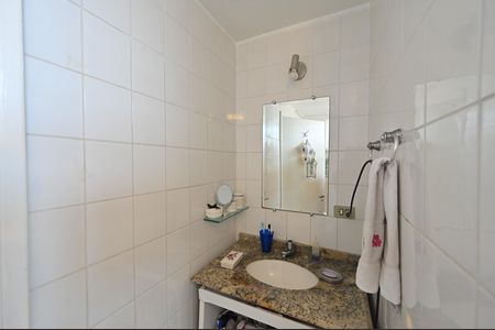 Casa para alugar com 100m², 2 quartos e 2 vagasBanheiro Social
