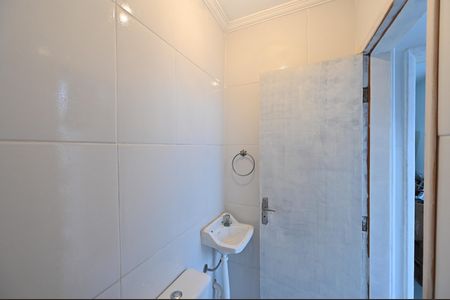 Casa para alugar com 100m², 2 quartos e 2 vagasBanheiro de serviço