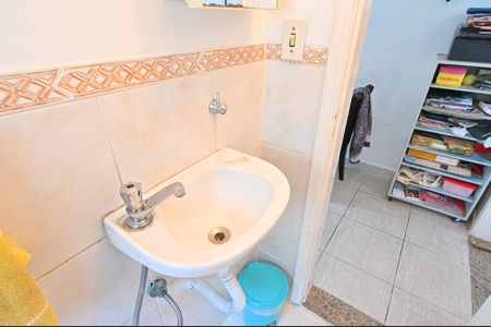 Casa para alugar com 100m², 2 quartos e 2 vagasLavabo
