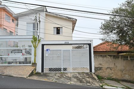 Casa para alugar com 100m², 2 quartos e 2 vagasFachada