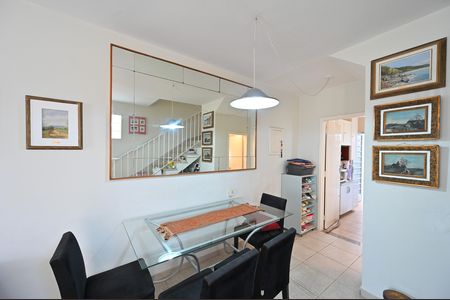 Casa para alugar com 100m², 2 quartos e 2 vagasSala