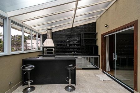 Casa à venda com 169m², 3 quartos e 3 vagas