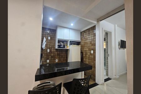 Cozinha de apartamento para alugar com 1 quarto, 38m² em Ondina, Salvador
