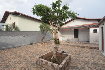 Casa para alugar com 146m², 3 quartos e 5 vagasQuintal
