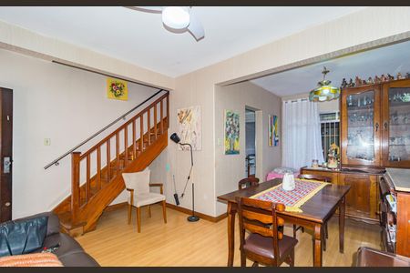 Casa à venda com 112m², 3 quartos e 2 vagas Casa à venda com 112m², 3 quartos e 2 vagasSala