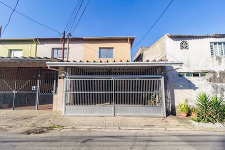 Casa à venda com 112m², 3 quartos e 2 vagas Casa à venda com 112m², 3 quartos e 2 vagasFachada