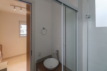 Banheiro da Suíte de apartamento para alugar com 1 quarto, 30m² em Vila Mazzei, São Paulo