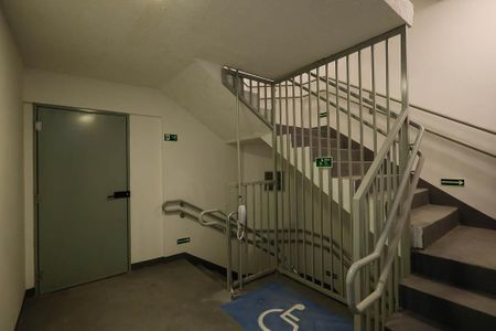Apartamento para alugar com 30m², 1 quarto e sem vaga Apartamento para alugar com 30m², 1 quarto e sem vagaEscada