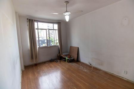Apartamento para alugar com 75m², 2 quartos e 1 vagaSala