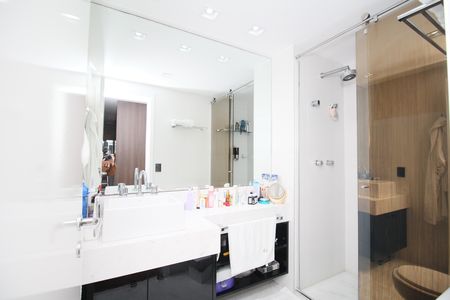 Banheiro 2 da Suíte 1 de apartamento à venda com 2 quartos, 141m² em Jardim Colombo, São Paulo
