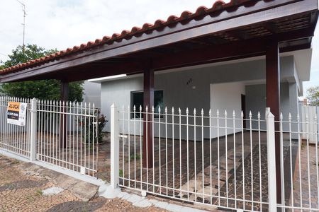 Casa para alugar com 200m², 3 quartos e 4 vagasFachada