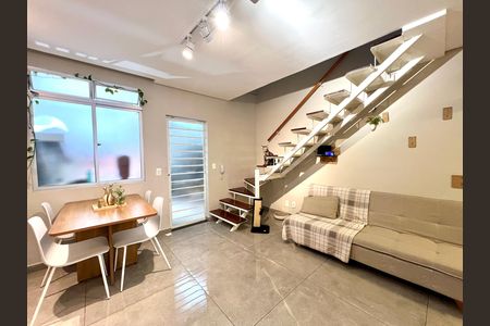 Casa de condomínio para alugar com 78m², 2 quartos e 1 vaga Casa de condomínio para alugar com 78m², 2 quartos e 1 vagaSala