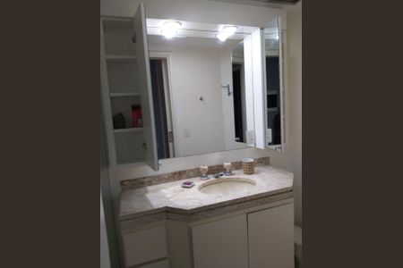 Apartamento à venda com 60m², 2 quartos e 2 vagas Apartamento à venda com 60m², 2 quartos e 2 vagasBanheiro