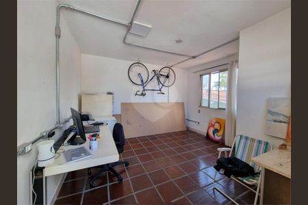 Casa à venda com 2 quartos, 177m² em Vila Anhanguera, São Paulo