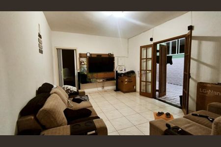 Casa à venda com 4 quartos, 250m² em Jardim das Vertentes, São Paulo