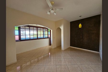 Sala de casa para alugar com 2 quartos, 136m² em Jacarepaguá, Rio de Janeiro