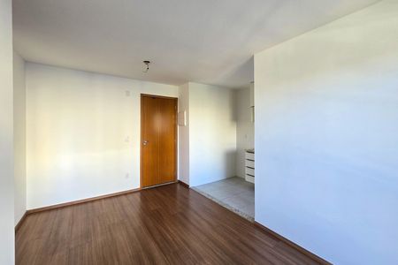 Sala de apartamento para alugar com 2 quartos, 50m² em Colubandê, São Gonçalo