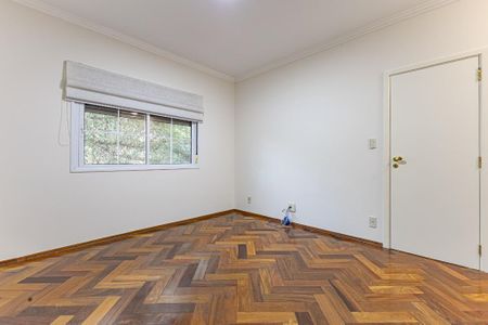 Casa à venda com 568m², 6 quartos e 4 vagas Casa à venda com 568m², 6 quartos e 4 vagasFoto 22