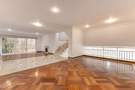 Casa à venda com 568m², 6 quartos e 4 vagas Casa à venda com 568m², 6 quartos e 4 vagasFoto 03